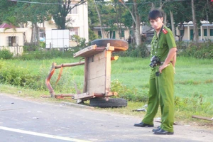 Xe du lịch tông cộ bò, một người tử nạn