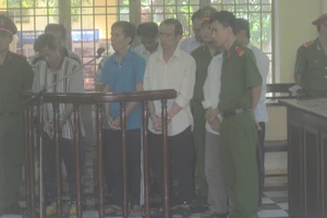 Hàng loạt cán bộ lãnh án tù vì nhận hối lộ