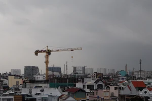 TP.HCM dư thừa nhà cao cấp, thiếu nhà bình dân