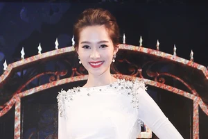 'Thần tiên tỉ tỉ' Đặng Thu Thảo cùng lúc làm mẫu cho chín nhà thiết kế