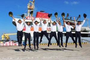 Mang mùa xuân đến với nhà giàn