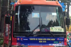 Tiễn 1.000 công nhân về quê đón tết