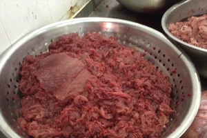 Hai tấn thịt heo 'hóa' thịt bò nhờ hóa chất