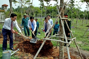 Bí thư Đinh La Thăng dự lễ đón nhận Di tích đặc biệt địa đạo Củ Chi