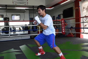 Miệt thị người đồng tính, người hùng boxing lãnh đủ