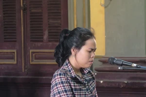 Bênh mẹ, con gái dùng dao đâm chết em họ