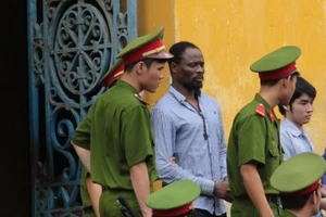 Lừa hàng trăm triệu nhờ 'phù phép' giấy thành USD