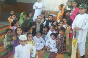 Bác sĩ muốn sinh 100 con để được... lên thiên đàng