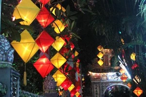 Huế lung linh trong mùa Phật đản