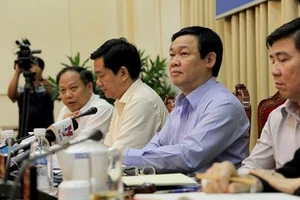 Làm việc với phó thủ tướng, TP.HCM đề xuất nhiều vấn đề 