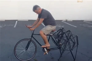 Độc đáo xe đạp... nhện