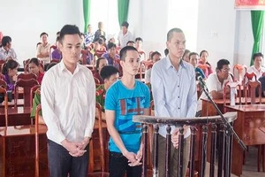 Giải tán đám nhậu, dân phòng bị côn đồ đuổi đánh nhập viện