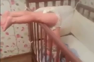 Chết cười với chiêu 'đào tẩu' cực độc của bé trai 