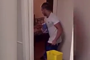 Bạn cùng phòng và những trò chơi khăm khó đỡ