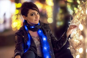 Độc đáo với khăn choàng phát sáng mùa Giáng sinh