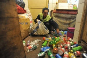 Người quét đường dành dụm 25.000 USD làm từ thiện