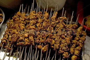 Du khách bị lừa ăn thịt chó xiên nướng núp bóng thịt gà