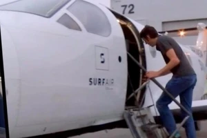 Choáng với kỹ sư đi làm mỗi ngày bằng... máy bay