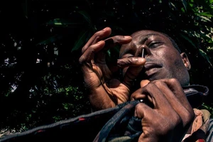 Nghi thức rạch bụng kì lạ để có thể kết hôn