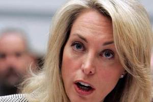 Điệp viên CIA muốn mua Twitter để cấm ông Trump sử dụng