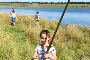 Bé 7 tuổi tìm được gươm báu của vua Arthur?