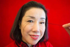 Choáng với phụ nữ có lông mi dài đến 12,4 cm