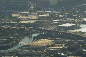 Mỹ đánh sập cầu 78 năm tuổi trong tích tắc