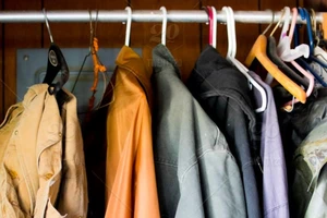 Lục lại áo khoác cũ, bất ngờ tìm thấy vé số 545 tỉ