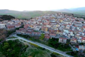 Thị trấn tuyệt đẹp trả 2.000 euro để dân đến nhập cư