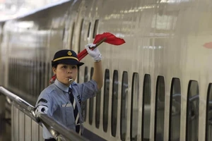 Nhật: Trưởng tàu phải xin lỗi vì khởi hành sớm 20 giây