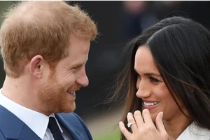 Hoàng tử Anh ngỏ lời cầu hôn khi đang... nướng gà