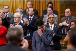 Những lần thủ tướng 'soái ca' của Canada mau nước mắt