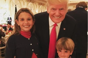 Đại gia đình Tổng thống Trump đón Giáng sinh ra sao?