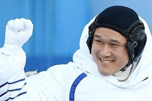Lên vũ trụ 3 tuần, cao thêm 9 cm