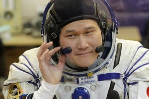 Phi hành gia 'cao thêm 9 cm ngoài vũ trụ' nói gì?