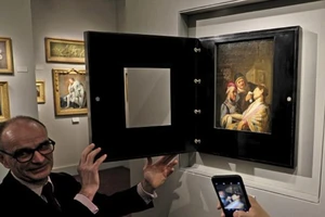 Dọn nhà, xém bỏ đi tranh quý 25 tỉ đồng