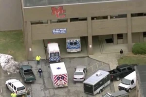 Xả súng ở trường Mỹ: 2 người chết,17 người bị thương