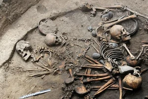 Phát hiện mộ tập thể 2.400 năm tuổi của người Maya