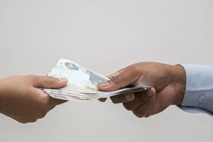 Ly dị chồng vì bị bắt trả tiền đi nhờ xe