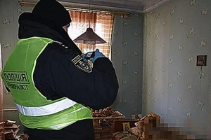 Rùng rợn bà cụ 77 tuổi sống chung với xác ướp 30 năm