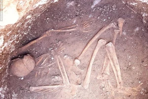 Phát hiện hang động bí ẩn chứa bộ xương 2.800 năm