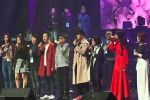 Ông Kim Jong-un phấn khởi nghe nhạc K-pop