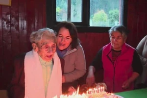 Cụ ông già nhất thế giới qua đời vì té gãy xương