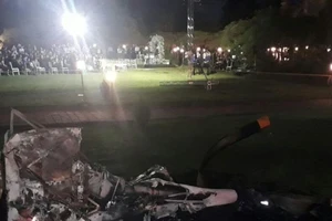 Thót tim: Trực thăng chở cô dâu rơi trước mặt quan khách