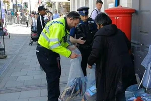 Dời người vô gia cư, chuẩn bị đám cưới hoàng gia