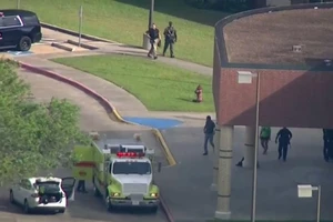 Học sinh xả súng trường học ở Mỹ, 8 người chết