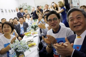 Phản ứng của người dân trước cái bắt tay Trump-Kim