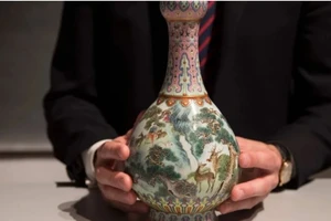 Choáng với bình gốm trị giá 435 tỉ đồng