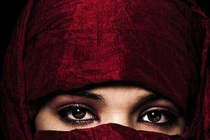 Đệ đơn ly dị vì phát hiện vợ mới cưới có râu