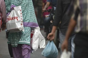 Sử dụng muỗng nĩa nhựa xài một lần có thể bị ngồi tù